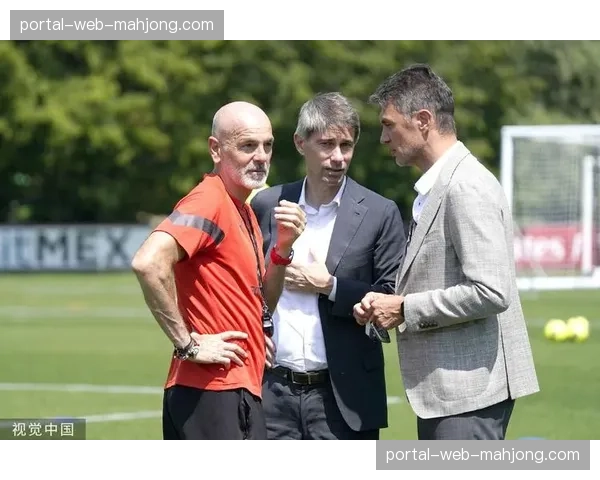 前米兰总监马尔蒂尼现身博洛尼亚主场，引发转会猜测